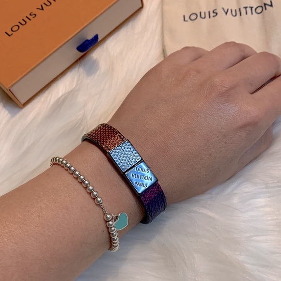 SOLD! ๐๐โค๏ธโค๏ธ๐Louis Vuitton Pull-it Damier Reversible Bracelet - Picture 14 of 17